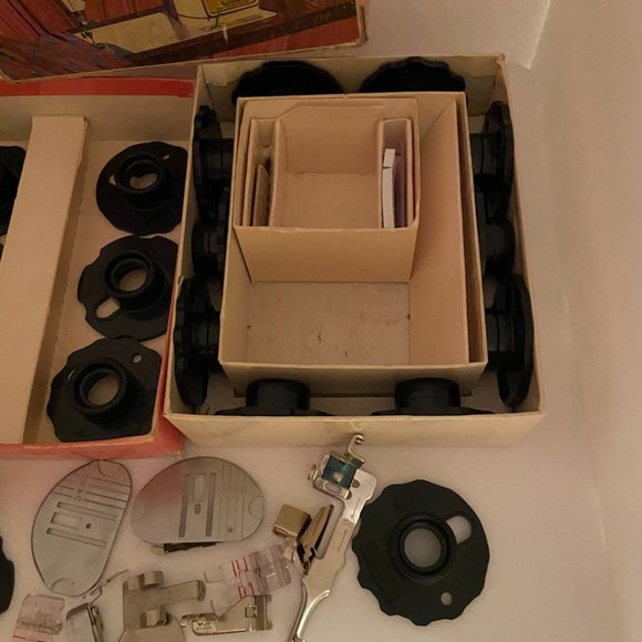 Vintage Singer Touch & Sew Accessories Kit for Deluxe Zig-Zag Sewing Machine 635 - Picture 4 of 6